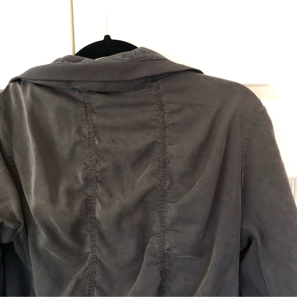 Grey Lululemon Cool Down Reversible Jacket Size 10 - image 3